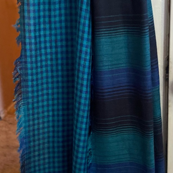 - Clearance! Eddie Bauer New Scarf/Wrap 4/$10 - Picture 4 of 4